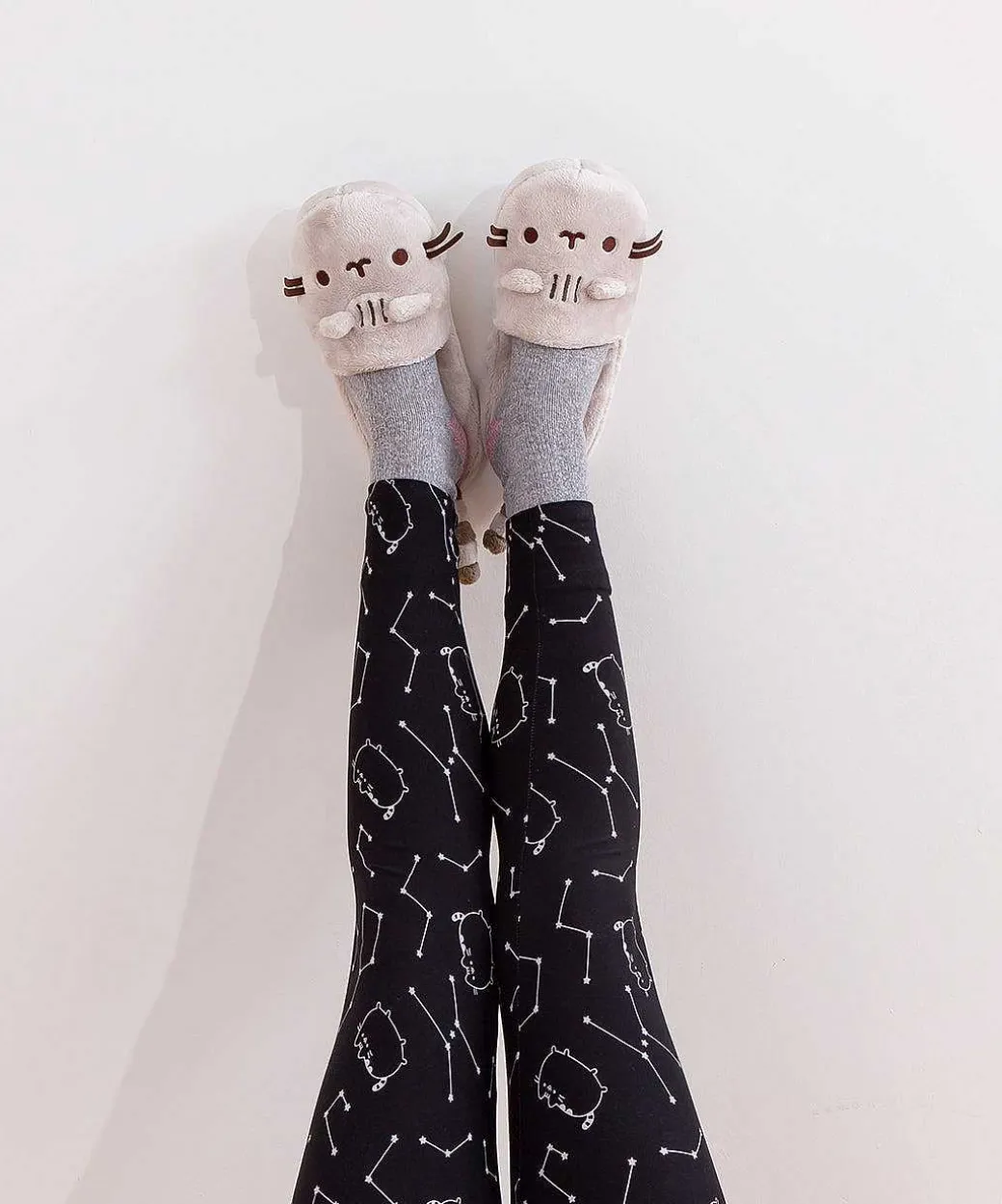 Lounge & Sleep^GUND Pusheen Plush Slippers