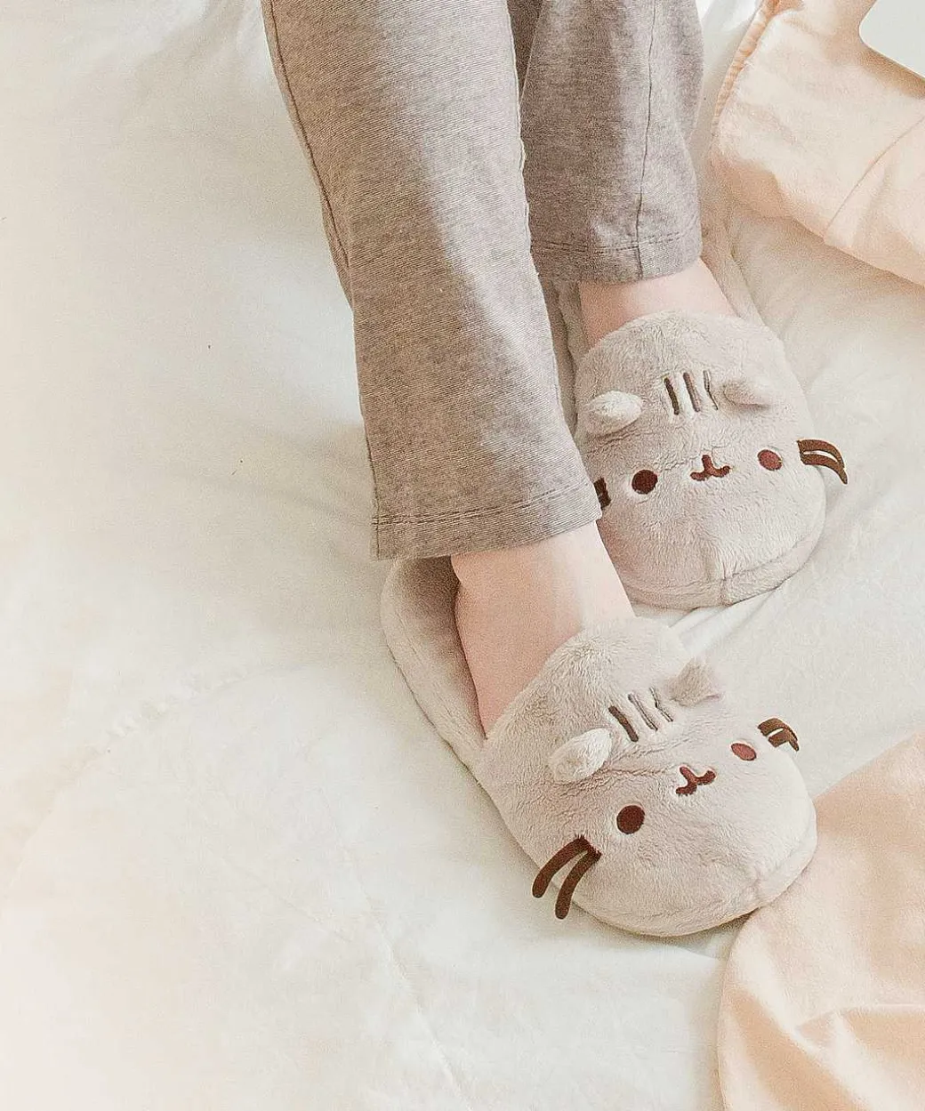 Lounge & Sleep^GUND Pusheen Plush Slippers